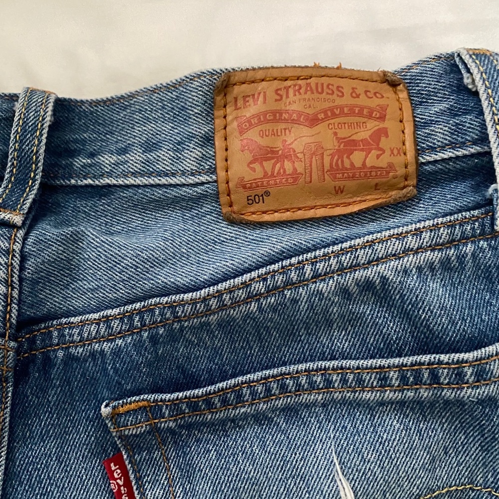 LEVI SHORTS - Picture 2 of 3